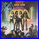 KISS-Signed-Album-Simmons-Ace-Frehley-Criss-P-Stanley-Autographed-Vinyl-Love-Gun-01-fkex